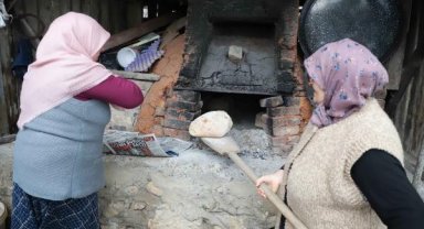 Şile'deki köy fırınlarında deprem bölgesi için ekmek pişirildi
