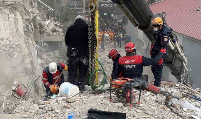 Sinop İtfaiyesi, 7 yaralı ve 36 cansız bedeni enkaz altından çıkardı