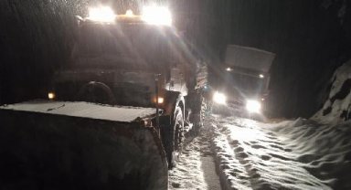 Şırnak'ta yolda kalan 4 kişi kurtarıldı; Hakkari ve Eruh kara yollarında aksamalar yaşanıyor