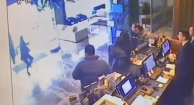 Şişli'de otel lobisinde silahlı saldırgan paniği kamerada