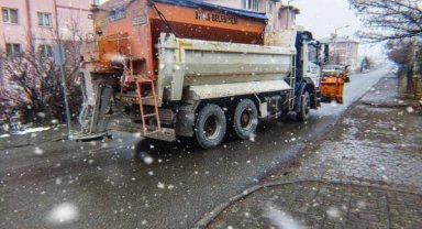 Sivas'ta 51 yerleşim yerinin yolu kardan kapandı