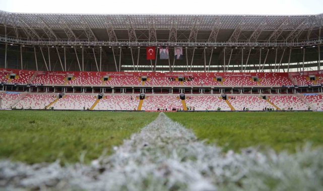 Sivasspor - Beşiktaş maçı öncesi zeminin son durumu