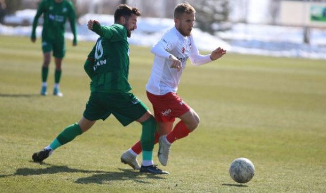 Sivasspor, hazırlık maçında Sivas Belediyespor'u 3-0 yendi