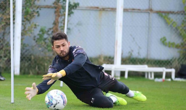 Sivasspor'un kalecisi Ali Şaşal'dan depremzedelere destek