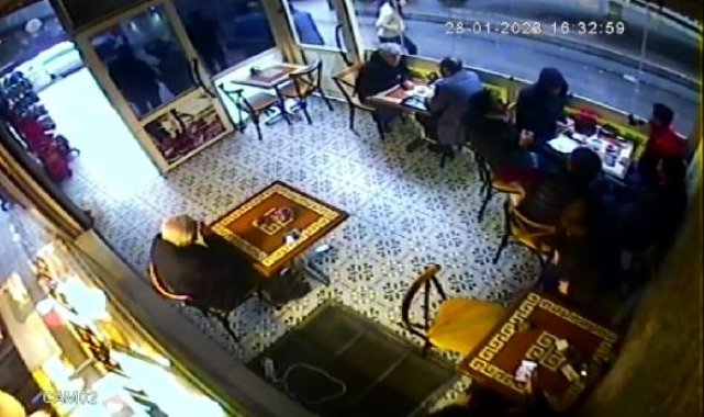 Sultangazi'de börekçide yere düşen cüzdanı böyle çaldı