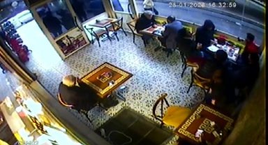 Sultangazi'de börekçide yere düşen cüzdanı böyle çaldı