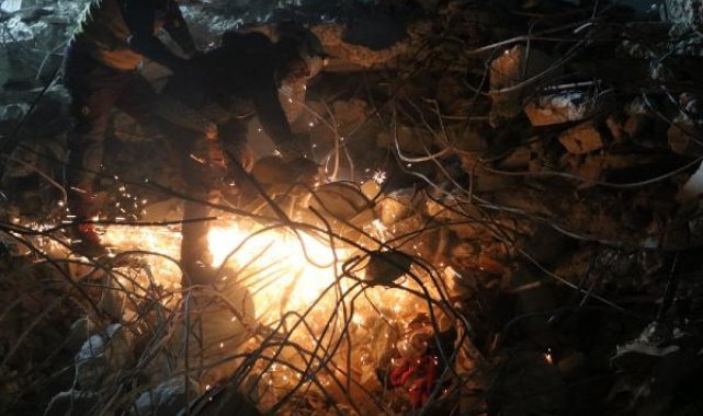 Suriye'de arama-kurtarma çalışmaları tüm hızıyla devam ediyor