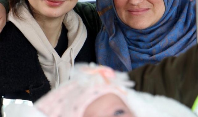 Suriyeli anne, hayatlarını kurtaran hemşirenin adını bebeğine verdi