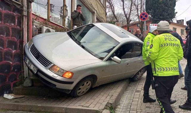 Sürücü el frenini çekmeyi unuttu, facianın eşiğinden dönüldü