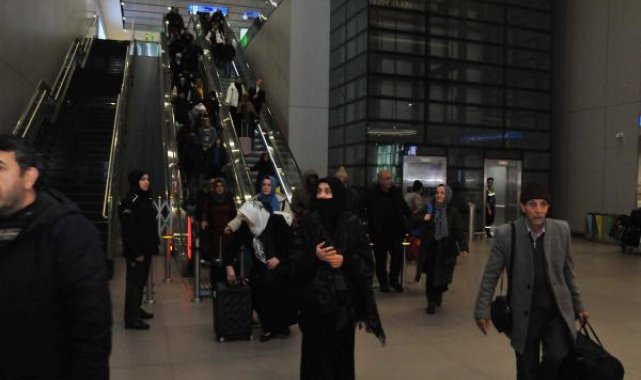 Tahliye uçuşlarıyla İstanbul'a gelen depremzedeler yaşadıkları felaketi anlattı