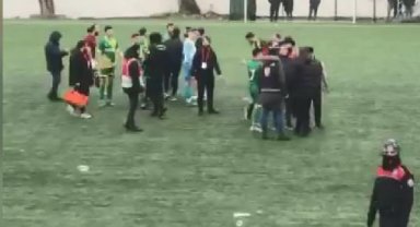 Taraftarlar, oyuncular... Amatör lig maçında saha, ringe döndü