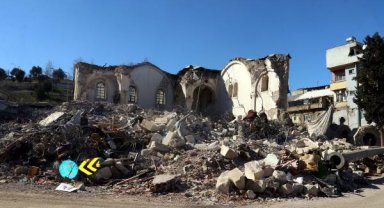 Tarihi Ulu Cami, depreme dayanamadı