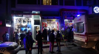 Tartıştığı eski sevgilisi ve araya girmek isteyeni yaralayıp, intihar etti