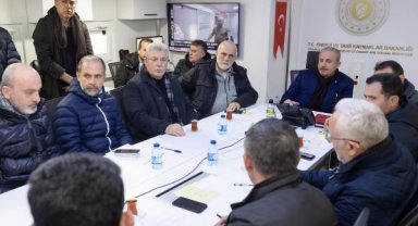 TBMM Başkanı Şentop, Adana'da depremzedeleri ziyaret etti