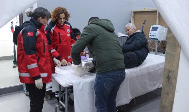 TCG Bayraktar yaralanan vatandaşlara aralıksız tedavi hizmeti sağlıyor