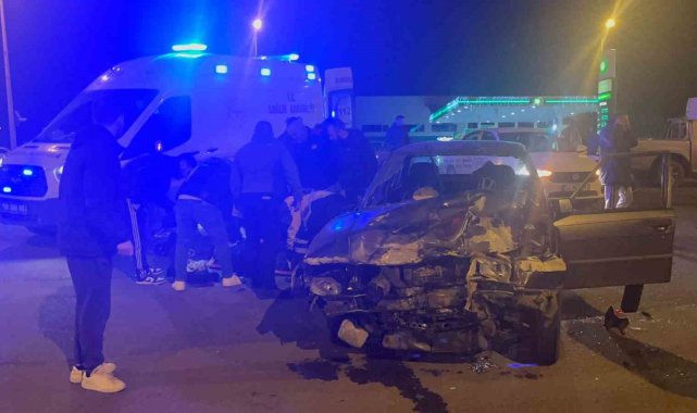 Tekirdağ'da iki otomobil çarpıştı: 4 yaralı