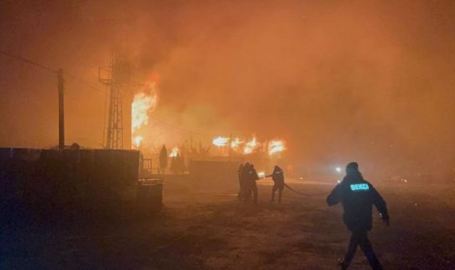 Tekirdağ'da palet ve çiğköfte fabrikasında yangın