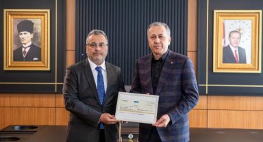 THY, depremzedelere 2 milyar TL'lik yardımını Vali Yerlikaya'ya teslim etti