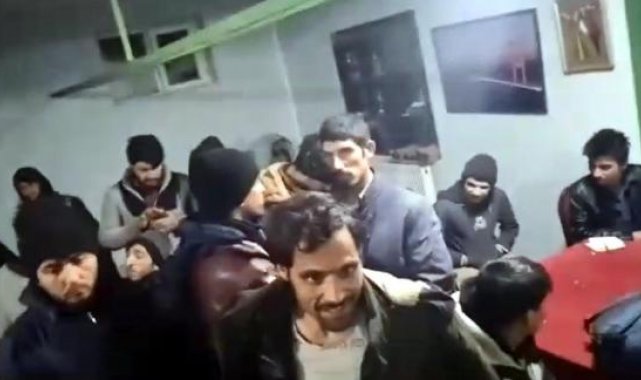 TIR'dan indirilirken, mahalleye dağılan 70 kaçak göçmen yakalandı
