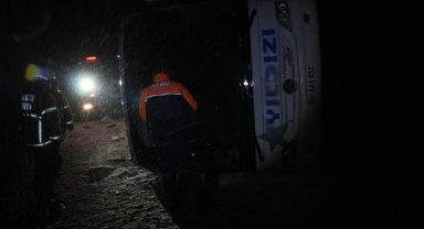 Tokat'ta yolcu otobüsü devrildi: 1 ölü, 15 yaralı