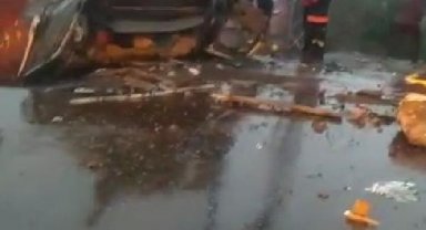 Toprak sete çarpıp, devrilen TIR'ın sürücüsü hayatını kaybetti