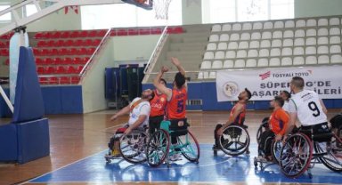 Tosyalı İskenderun Engelliler Basketbol Takımı'ndan farklı galibiyet