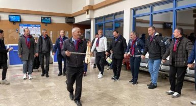 Trabzon Havalimanı'nda rötara horonlu bekleyiş