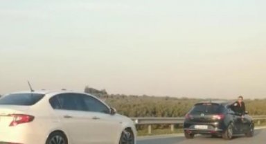 Trafikte sürücülerin tehlikeyi hiçe sayan kavgası kamerada