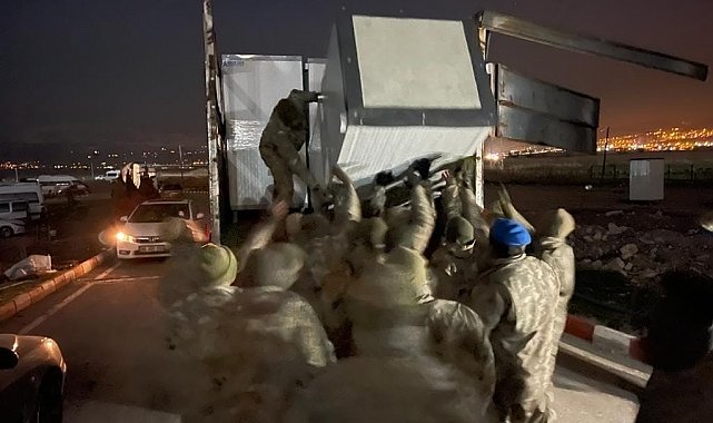 TSK afet bölgesinde ihtiyaçların karşılanması için çalışmalarına devam ediyor