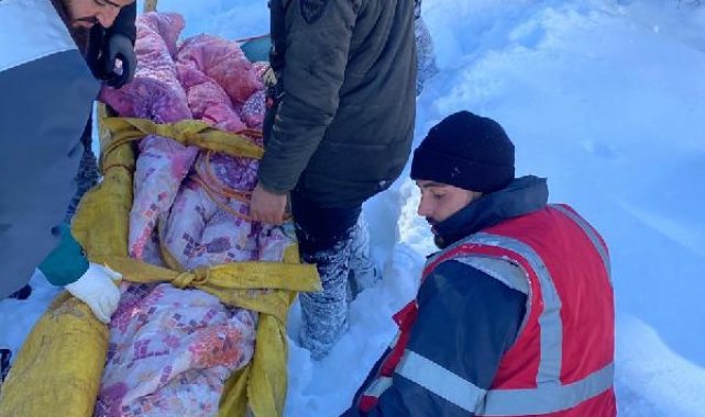 Tuğçe, 83 saat sonra kar altındaki enkazdan çıkarıldı