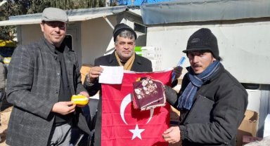 Türk bayrağına sarılı oyalı yazma ve bebek patiği duygulandırdı