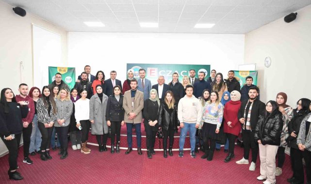 Türkiye'de İlk Olan Eczacı Asistanlığı Kursu'nda İlk Ders Zili Çaldı
