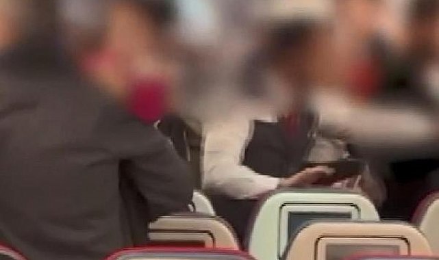 Uçaktaki yolcuların kavgası kamerada 
