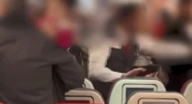 Uçaktaki yolcuların kavgası kamerada