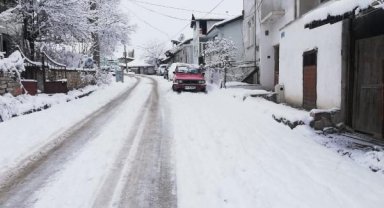 Uludağ'da kar kalınlığı 1 metreye yaklaştı; kent merkezinde ekipler teyakkuzda