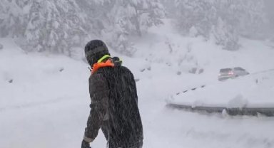 Uludağ'da kar kalınlığı 1 metreye yaklaştı; kent merkezinde ekipler teyakkuzda