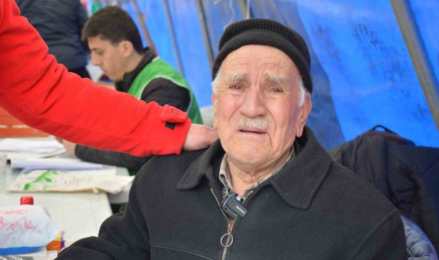 Umre parasını depremzedelere bağışladı