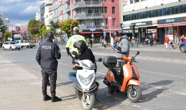 Uşak'ta bin 81 sürücüye para cezası kesildi