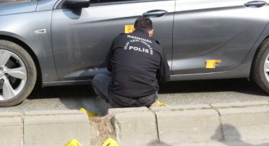 Üsküdar'da trafik ışıklarında otomobile silahlı saldırı