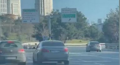 Üsküdar'da otomobil sürücüsünün önünü kesti