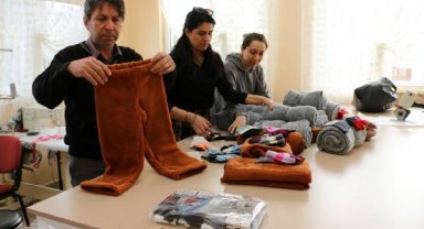 Usta öğreticiler, depremzedeler için kışlık kıyafet dikti
