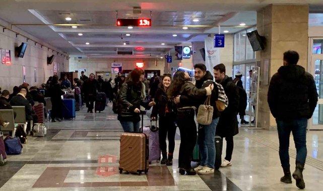 Uzaktan eğitim kararıyla birlikte Eskişehir'de öğrenci göçü devam ediyor