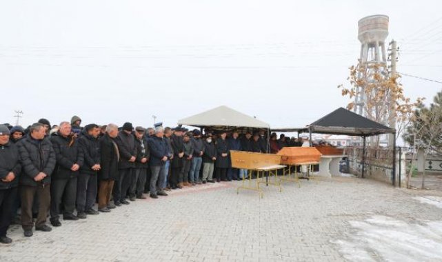 Uzman çavuş enkazda aranıyor, eşi ile 2 çocuğu toprağa verildi