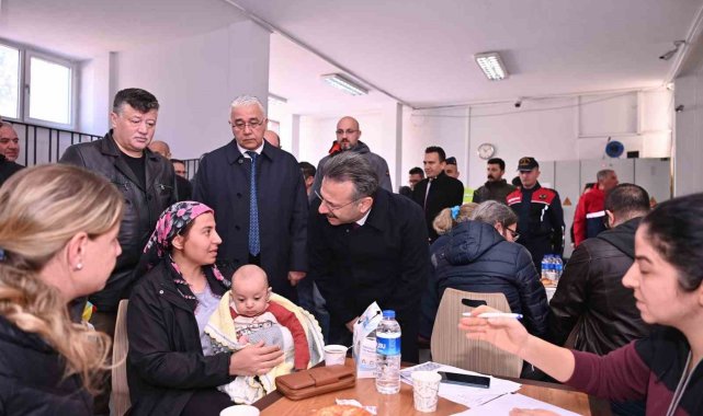 Vali Aksoy, depremzede aileler ile görüştü