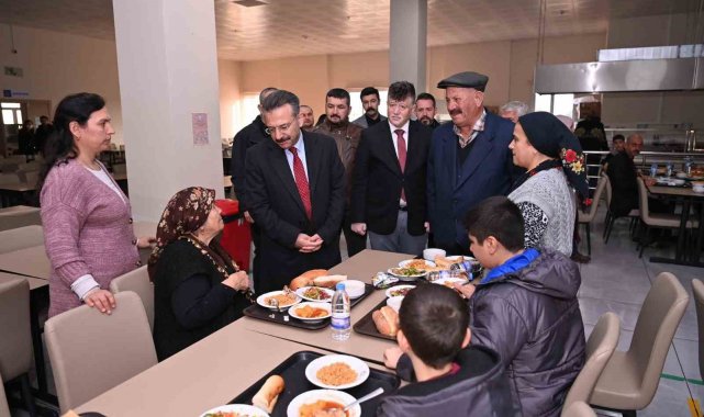 Vali Aksoy, depremzede aileler ile görüştü