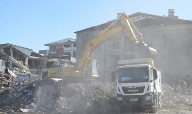 Vali Aydoğdu: Elbistan'da 264 kamyon var, her gün 45'in üzerinde enkaz kaldırılıyor