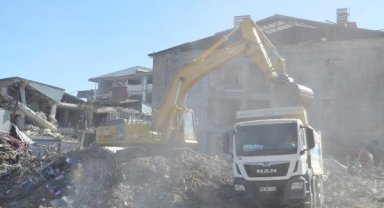 Vali Aydoğdu: Elbistan'da 264 kamyon var, her gün 45'in üzerinde enkaz kaldırılıyor