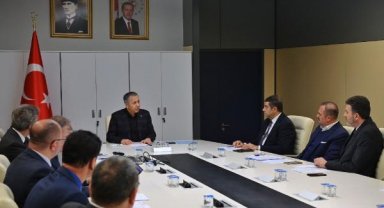 Vali Yerlikaya'dan 'Özel okullar deprem etüt ve analizleri' toplantısı 