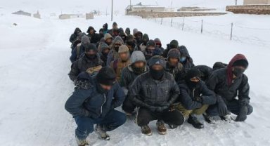 Van'da 410 kaçak göçmen ile 6 organizatör yakalandı