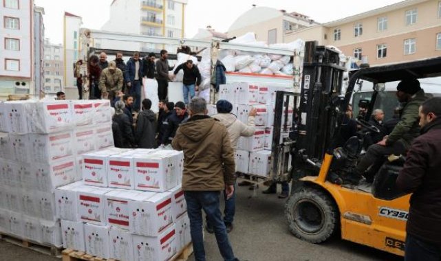 Van'dan depremin vurduğu Malatya'ya 45 yardım TIR'ı gitti